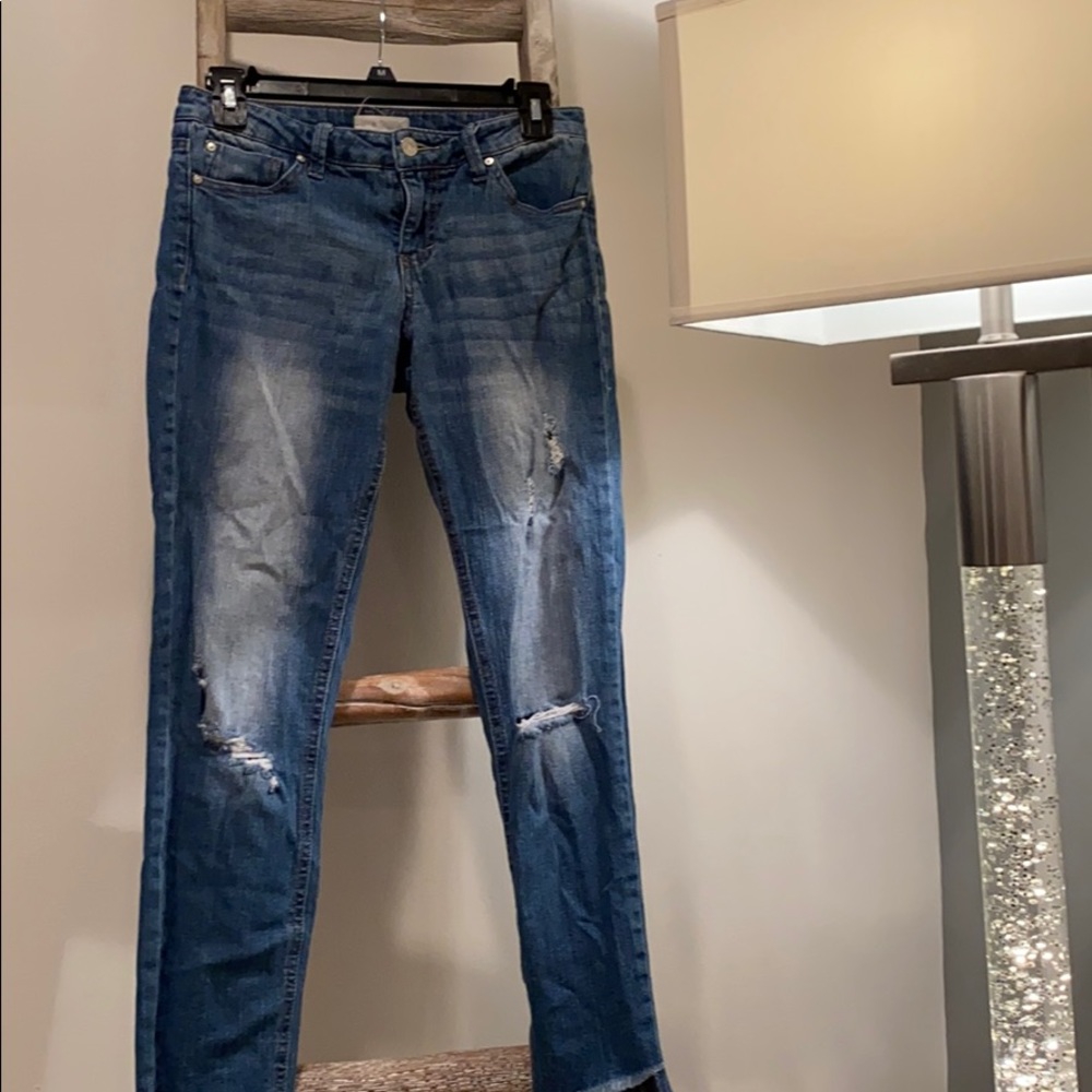 TILLY’S skinny’s jeans with rips